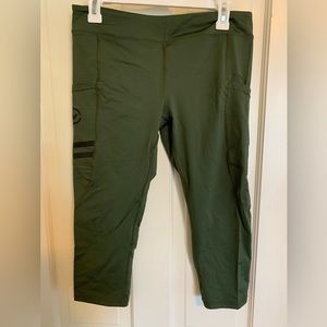 Virus Cropped Compression Leggings - Large